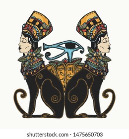 Antiguo Egipto. Dos mujeres negras gatos y el ojo sagrado del dios Horus. Reina Nefertiti. Princesa Cleopatra. Diosa egipcia. Tatuaje en color y diseño en pantalones T