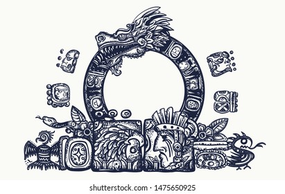 Antigua civilización Maya.  Kukulkan. Serpiente y glifos de plumas. Quetzalcoatl. Matiología mexicana mesoamericana. Diseño de tatuajes y pantalones. Estatuas de Chichén Itza