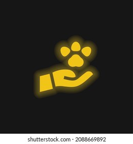 Animal yellow glowing neon icon