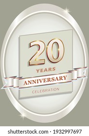 Celebración del 20° Aniversario. Plantilla de logotipo con 20 años en óvalo plateado con cinta decorativa, diseño vectorial para celebración, tarjeta de invitación y tarjeta de saludo
