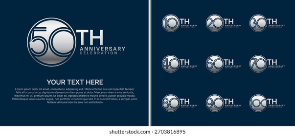 Logotipo del aniversario fijado con el círculo. color de plata en el fondo azul para el momento de la celebración
