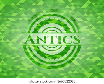 Emblema de mosaico verde realista en Antics. Ilustración vectorial. Detallado.