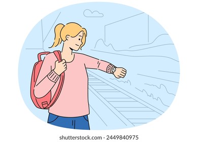 Mujer ansiosa de pie en el andén de la estación de tren comprobar el tiempo en reloj de pulsera. Chica preocupada mira reloj en la mano frustrada con el tren tarde. Desplazamiento y transporte. Ilustración vectorial.