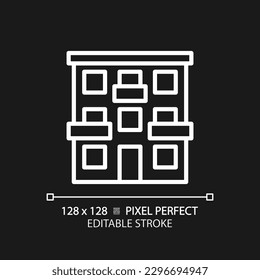 Icono lineal blanco perfecto del píxel del apartamento para el tema oscuro. Construcción urbana. Fuera de casa. Alojamiento. Piso con balcón. Ilustración de línea delgada. Símbolo aislado para el modo nocturno. Trazo editable