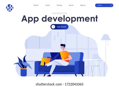 Diseño de página de inicio plana de desarrollo de aplicaciones. Programador trabajando en casa en la escena del sofá con cabecera. Diseño de usabilidad UI UX, creación de prototipos de aplicaciones, construcción y programación. Situación del proceso de trabajo.