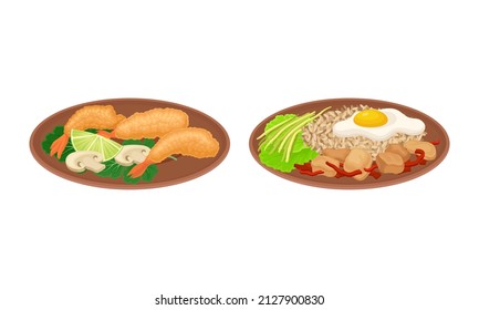 Appetitliche thailändische Küche mit tiefgefrierten Garnelen und Reis mit geschmücktem Ei auf Plate-Vektorset