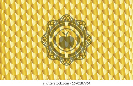 icono de manzana dentro del emblema brillante dorado. Patrón de escalas. Ilustración vectorial. Detallado.