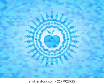 icono de manzana dentro del emblema de mosaico azul cielo realista. 