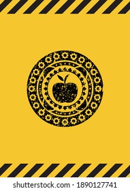icono de manzana dentro del signo de advertencia, emblema negro grunge. Ilustración vectorial. Detallado. 