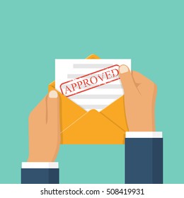 Aplicativo Conceito aprovado. O homem tem uma carta aberta na mão com o selo "Aprovado". Aplicativo aceito com êxito. Segure o envelope em mãos. Design plano de ilustração vetorial.