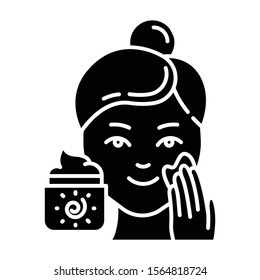 Applying sunscreen glyph icon. Face sun protection. Skin care procedure. Facial beauty treatment. Cream product to avoid sunburn. Silhouette symbol. Negative space. Vector isolated illustration