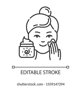 Applying sunscreen linear icon. Face sun protection. Skin care procedure. Facial treatment. Avoid sunburn. Thin line illustration. Contour symbol. Vector isolated outline drawing. Editable stroke