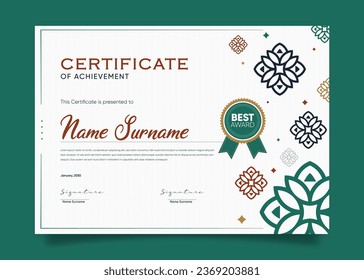 Diseño de plantillas de certificado de reconocimiento y logro. Resumen, ornamentos y certificados modernos y limpios. Plantilla vectorial de certificado de diploma, certificado de logro con insignia.