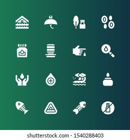 conjunto de iconos de aqua. Colección de 16 íconos rellenos de agua incluidos Sin líquidos, Hueso de peces, Inundación, Tinta, Ola, Gota, Sangre, Dispensador de agua, Rayos Manta