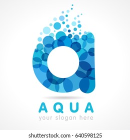 Logo de la letra acuática. Diseño de icono de vector de agua natural mineral. Logo del turismo, resort o hotel en el mar en la burbuja de la letra "A"