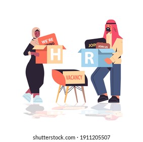 arabische HR-Manager, die Karton-Boxen halten Personalrekrutierung Talentmanagement-Konzept in voller Länge horizontale Vektorgrafik