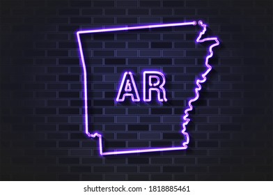 Mapa de Arkansas de luz de neón brillante o tubo de vidrio. Ilustración vectorial realista. Muro de ladrillo negro, sombra suave.