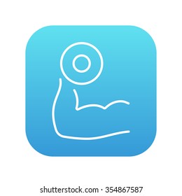 Braço com ícone de linha de haltere para web, celular e infográficos. Ícone branco vetorial no quadrado gradiente azul com cantos arredondados isolados no plano de fundo branco.