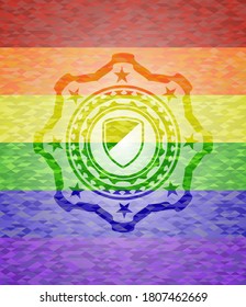icono de armadura dentro del emblema sobre fondo de mosaico con los colores de la bandera LGBT. 