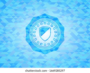 Rüstungssymbol innerhalb eines realistischen hellblauen Emblems. Mosaikaner Hintergrund