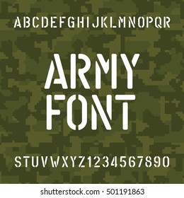 Fonte do alfabeto do exército. Tipo estêncil letras e números no fundo camuflado. Tipo de fonte vetorial para o seu design.