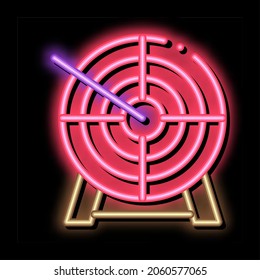 Flecha en el centro del vector del signo de luz del neón objetivo. Icono brillante con flecha de tiro con arco de flecha de color Bullseye Precisión de escritorio de madera símbolo de herramientas deportivas. ilustración de símbolo transparente