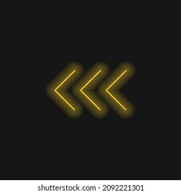 Punta de flecha apuntando al icono del neón amarillo brillante izquierdo