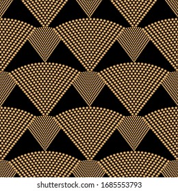 Diseño Art Déco. Patrón abstracto geométrico sin fisuras con adorno triangular dorado sobre fondo negro. Textura decorativa vintage. Moderna y elegante ilustración de lujo para papel pintado, web, textil.
