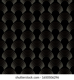 Patrón de escala sin fisuras geométricas de diseño dorado en fondo negro.