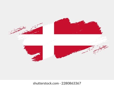 Bandera artística de brocha de grano de Dinamarca aislada en fondo blanco. Textura elegante de la bandera nacional
