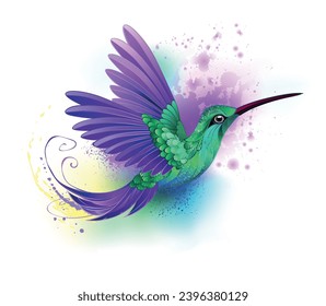 Artistisch gezeichneter, grüner Kolibris mit violetten Flügeln und strukturiertem, irisierendem Absturz fliegt auf weißem Hintergrund mit einer Spritze Aquarellfarbe. Handgezeichnete Vektorkunst.