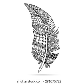 Pluma vectorial, estilizada y dibujada artistalmente sobre un fondo blanco. Pluma tribal de época. Serie de plumas de doodle.