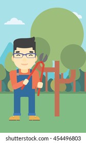 Granjero asiático trabajando con un podadero en el jardín. Rama de poda de un joven. Ramas de jardín para el recorte de jardineros. Ilustración de diseño plana vectorial. Diseño vertical.