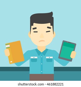 Un hombre asiático eligiendo entre una computadora de tablet y un libro de papel. Hombre sosteniendo un libro en una mano y una tableta en la otra. Ilustración de diseño plana vectorial. Diseño cuadrado.