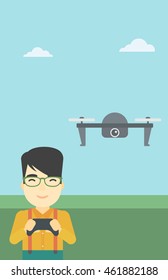 Un hombre asiático volando drone con control remoto. Hombre operando un dron con control remoto. Hombre controlando un dron. Ilustración de diseño plana vectorial. Diseño vertical.