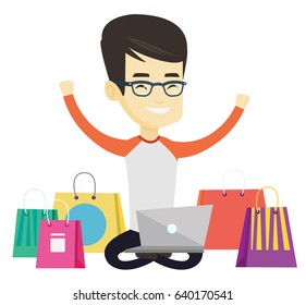 Hombre asiático con las manos arriba usando laptop para comprar en línea. Feliz cliente sentado con bolsas de compras a su alrededor. Hombre haciendo compras en línea. Ilustración de diseño plana vectorial aislada en fondo blanco.