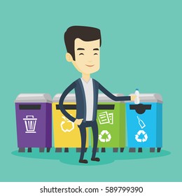 Homem asiático jogando lixo fora. Jovem parado perto de quatro lixeiras e jogando lixo fora em uma lixeira apropriada. Conceito de separação de lixo. Ilustração de design plano vetorial. Layout quadrado.