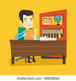 Asiatische Büroangestellte, die mit Dokumenten arbeiten. Junge Büroangestellte, die mit Dokumenten am Tisch sitzen. Lächelnde Büroangestellte, die Dokumente inspizieren. Vektorflache Design-Illustration. Quadratisches Layout.