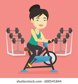 Mujer asiática en bicicleta estática en el gimnasio. Mujer haciendo ejercicio en bicicleta estática. Joven sonriente entrenando en bicicleta estática. Ilustración de diseño plano vectorial. Diseño cuadrado.