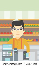 Un joven asiático pagando un teléfono móvil con su smartphone en el supermercado check out . Cliente masculino que paga por compra con smartphone. Ilustración de diseño plana vectorial. Diseño vertical.