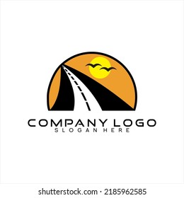 Vector de la plantilla del logotipo de la autopista Asfalto con fondo de amanecer y aves voladoras.