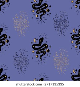 Patrón inconsútil de la astrología con la serpiente mística y la luna, sol sobre fondo violeta. Repitiendo Doodle de Dibujo de Mano Texturizado cósmico. Ilustración vectorial para un diseño mágico, esotérico y misterioso. No es IA