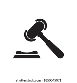 Diseño de iconos de martillo de subasta aislado en fondo blanco