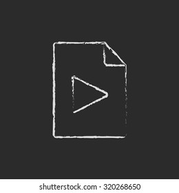 Archivo de audio con tiza dibujado en un icono blanco vectorial de pizarra aislado en un fondo negro.