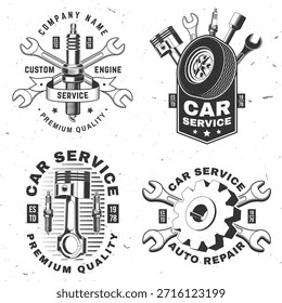 Logotipo de servicio automático, emblemas, insignias e iconos. Vector. Para el centro de reparación del coche del servicio experto, la restauración y el club del coche con la llave inglesa, engranajes, bujía, cráneo, silueta de los pistones de las herramientas del automóvil