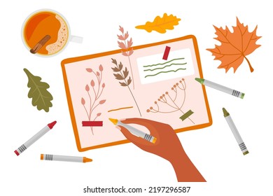 Cosquilleo otoñal, bebida caliente, herbario. Diario con plantas secas e inscripciones. Lápiz y escritura de mano humana. Persona creativa. Ilustración del vector plano de color aislado en fondo blanco