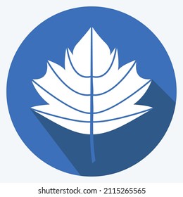 Herbstleaf-Symbol im trendigen, langen Schattenstil einzeln auf weichblauem Hintergrund