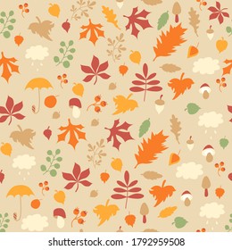 Herbstmuster. Nahtloses Muster. mehrfarbige Blätter und Äste, Beeren und Pilze, Wolken und Tropfen auf hellem Hintergrund. Für Herbstdekoration und Design, Verpackung. Vektorgrafik