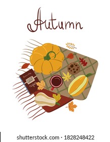 Herbstpostkarte mit Kürbis, Pflaumen, Kaffee, Keksen und Blättern