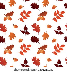 Herbstnahtloses Muster, bestehend aus Blättern verschiedener Bäume und Eichenhöhlen in der Vektorgrafik. Zusammensetzung von wiederholten Pflanzenerzeugnissen in Rot, Maron, Orange und Braun für Textilien oder Verpackungen.